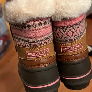 Snow boots